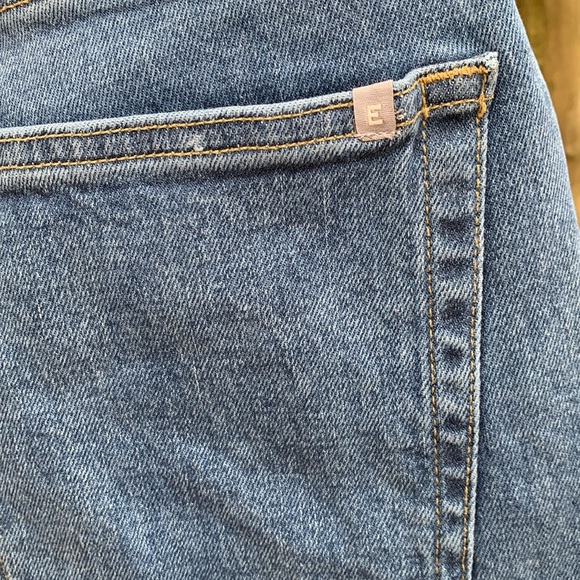 Everlane The Curvy Cheeky Straight Jean in Vintage Wash - Picture 9 of 11